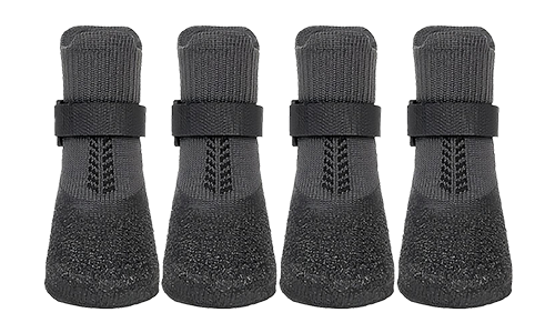 Ensemble de quatre chaussettes de sport pour chien gris avec semelles antidérapantes, légères, faciles à laver.