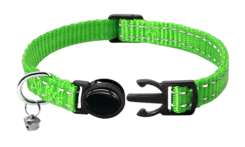 Collier pour chat vert réfléchissant, ajustable 21-34 cm, 1 cm de large, boucle de sécurité et clochette rouge.