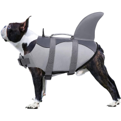 Haai-thema honden reddingsvest met veilige banden, voor veiligheid en drijfvermogen. Geschikt voor verschillende honden.