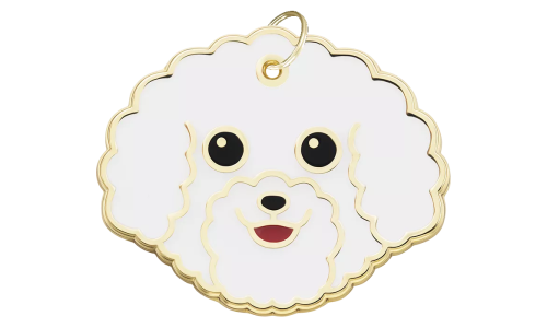 Gegraveerde hondenpenning in de vorm van een Bichon Frise-gezicht, met schattige glimlach en gouden rand.