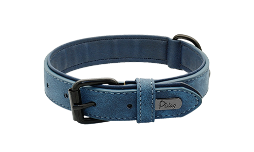 Collier chien en velours bleu luxe, longueur 35-37 cm, avec boucle métallique noire et D-ring pour un look stylé.